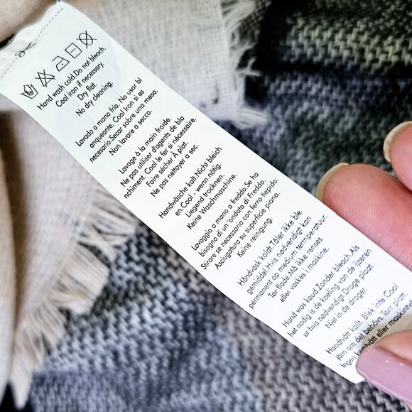 JustFab Thick Blanket Scarf Square Cream Gray Color Block Warm Cozy Comfortable - Picture 5 of 5